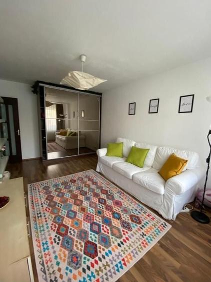 Apartament cu 2 camere decomandat, mobilat în Apărătorii Patriei