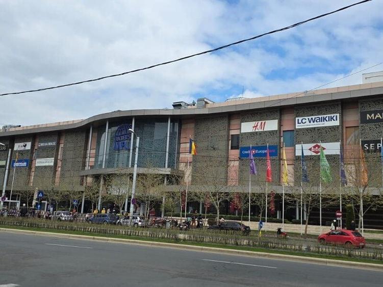 Garsonieră decomandată, mobilată în Vitan Mall