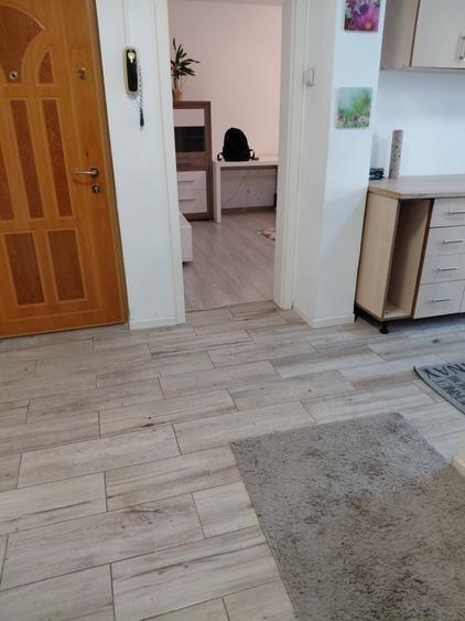 Apartament cu 3 camere decomandat în Exterior Vest