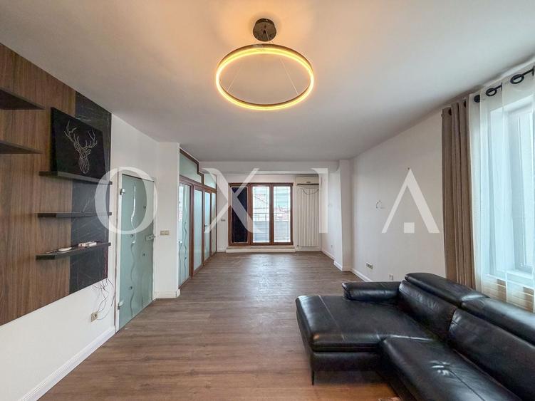 Penthouse cu 5 camere decomandat în Complex Studențesc