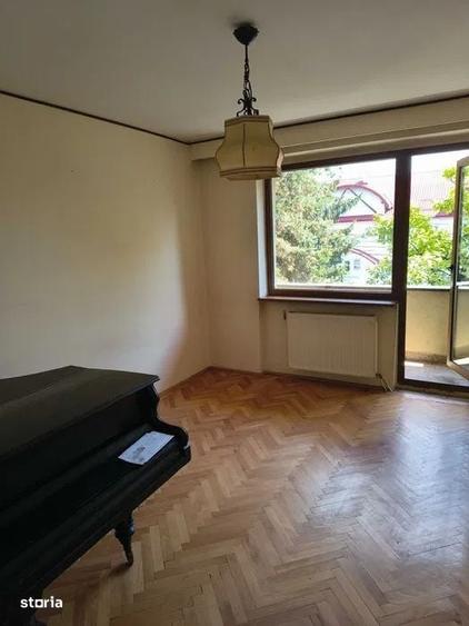 Apartament cu 4 camere decomandat în Central