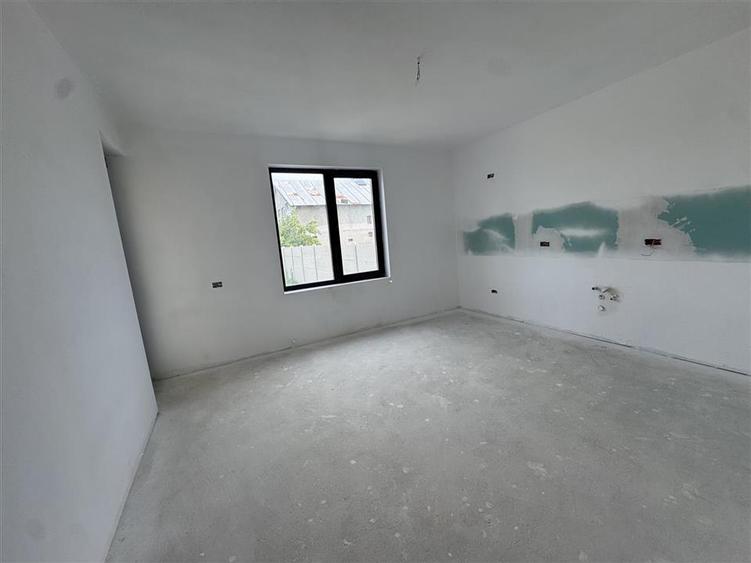 Casă individuală cu 7 camere cu Canalizare în Ciorogârla