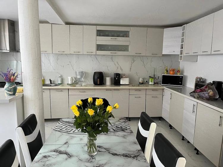 Casă cu 4 camere cu Teren 430 Mp în Central