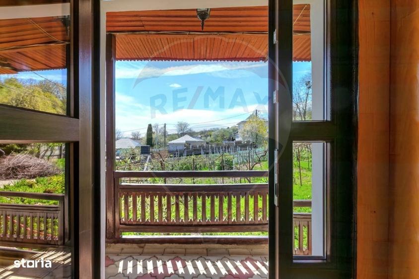 Casă cu 3 camere cu Teren 1251 Mp în Săucești