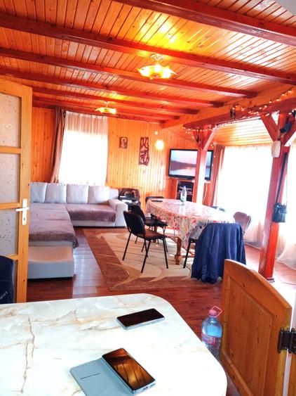 Casă cu 6 camere cu Teren 1300 Mp în Secăriei