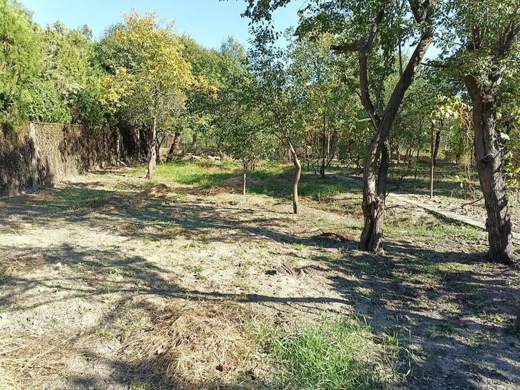 Casă cu 4 camere cu Teren 1070 Mp în Girocului