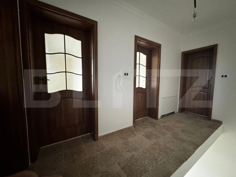 Casă individuală cu 5 camere cu Canalizare în Giroc