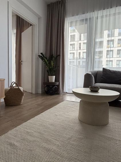 Apartament cu 3 camere semidecomandat în Exterior Vest