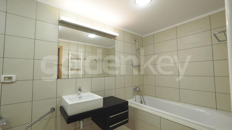 Apartament cu 3 camere semidecomandat, mobilat în Primăverii