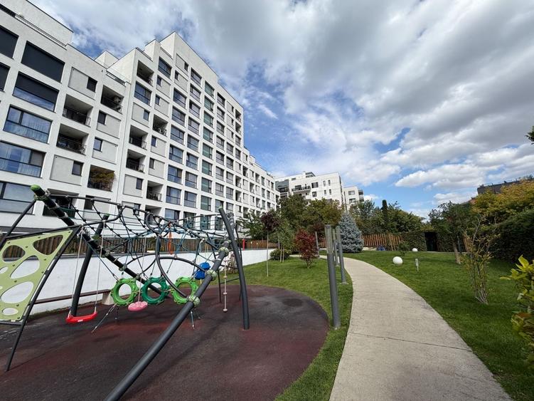 Apartament cu 3 camere, mobilat în Iancu Nicolae