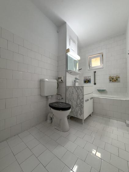 Apartament cu 3 camere decomandat în Aradului