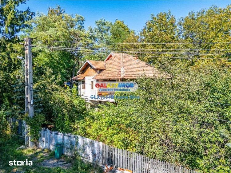 Casă cu 7 camere cu Teren 1000 Mp în Central