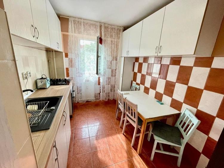 Apartament cu 3 camere decomandat în Iancului