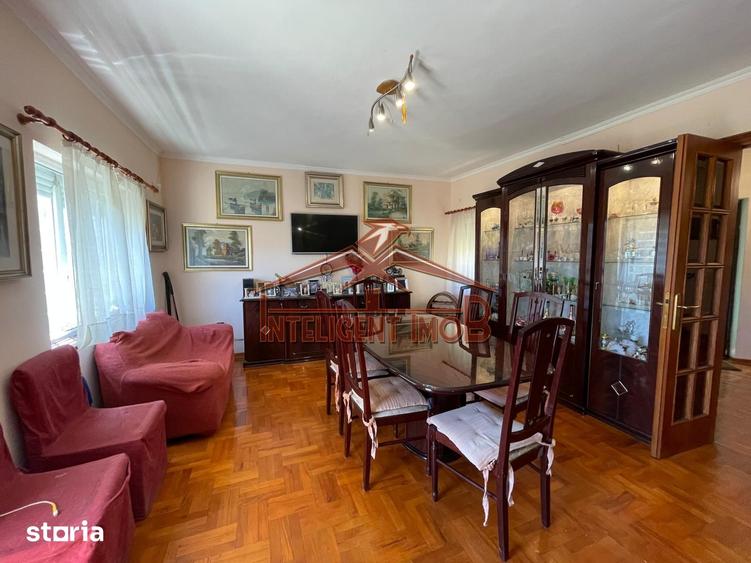 Casă cu 5 camere decomandat cu Teren 900 Mp în Mândra