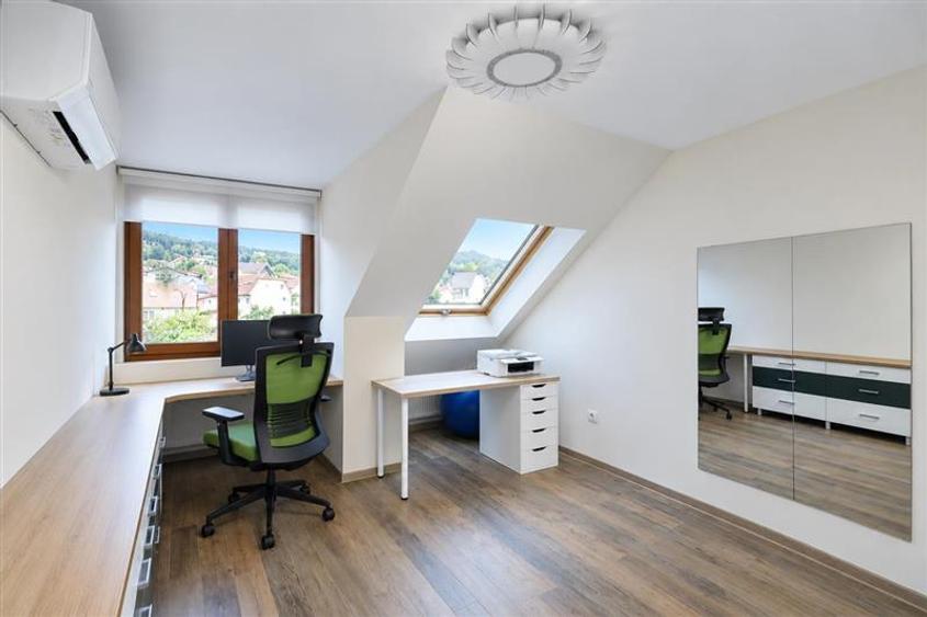 Apartament cu 3 camere decomandat, mobilat în Centrul Istoric
