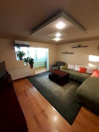 Apartament cu 4 camere decomandat în Central