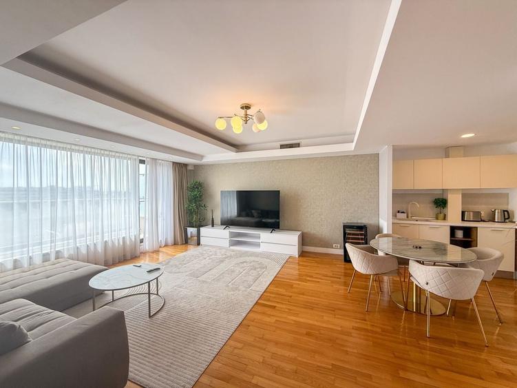 Apartament cu 3 camere semidecomandat în Herăstrău