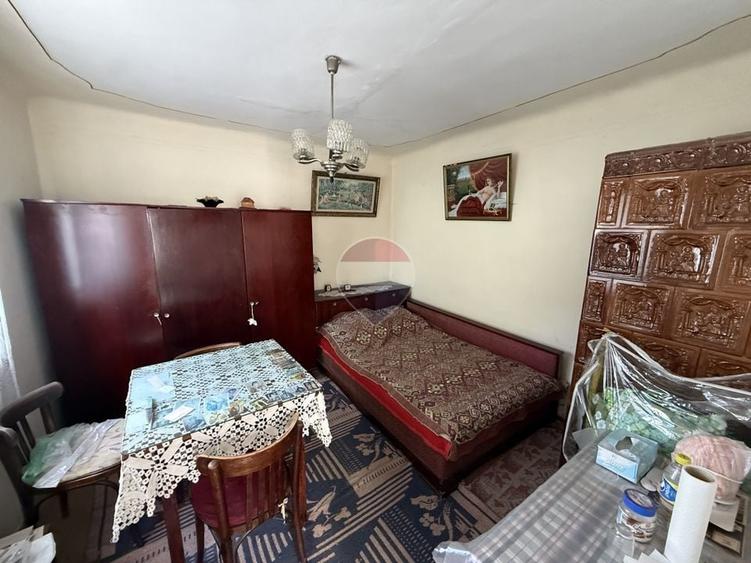 Casă individuală cu 6 camere cu Teren 433 Mp în Sud