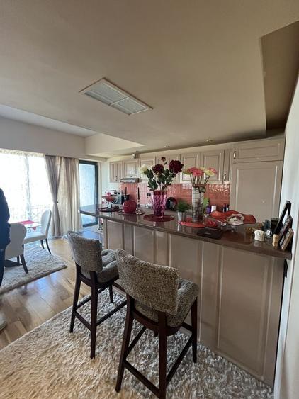 Apartament cu 3 camere decomandat, mobilat în Faleza Nord