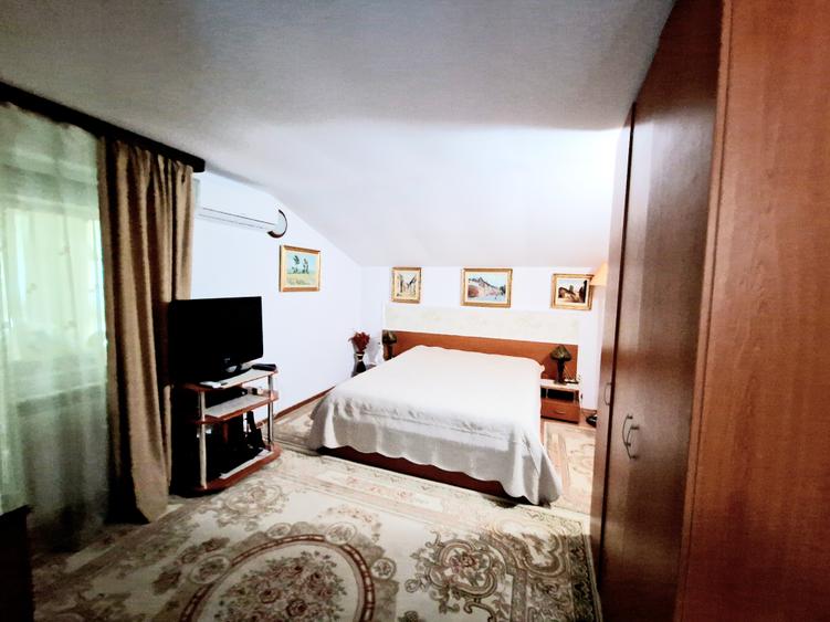 Casă individuală cu 8 camere cu Piscina în Exterior Est
