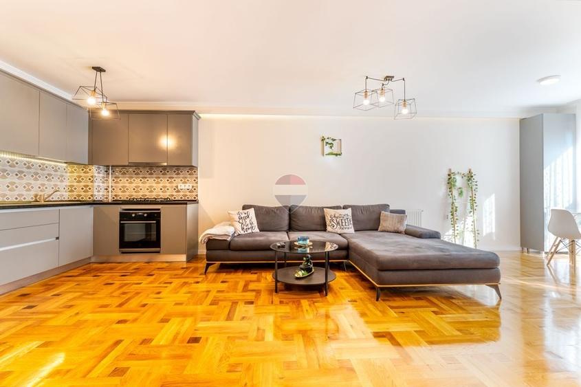 Apartament cu 2 camere semidecomandat, mobilat în Bună Ziua