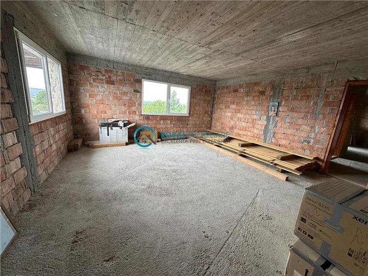 Casă individuală cu 8 camere cu Teren 3797 Mp în Lipănești