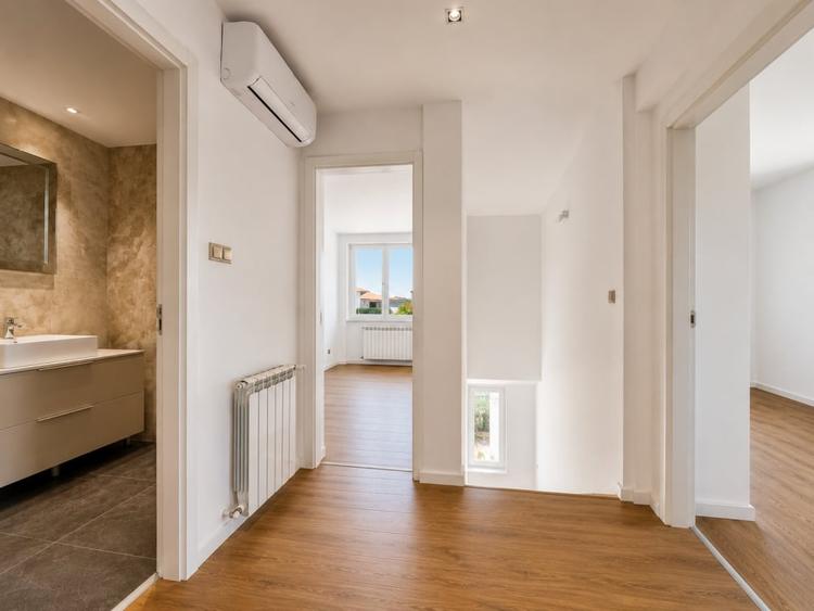 Duplex cu 5 camere cu Canalizare în Tunari