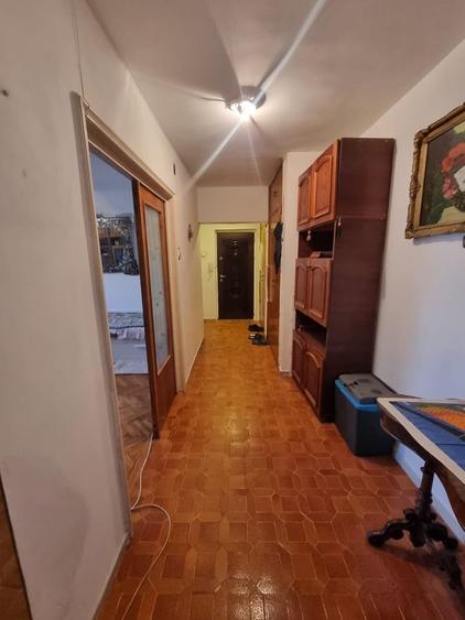 Apartament cu 3 camere decomandat în Libertății