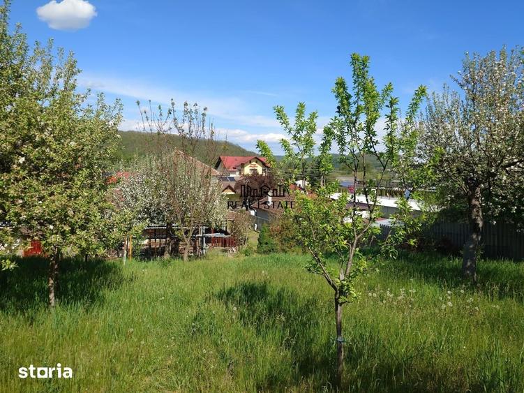 Casă cu 9 camere cu Teren 2339 Mp în Central