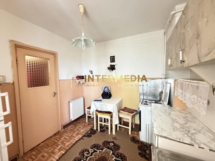 Apartament cu 2 camere decomandat, mobilat în Cetate