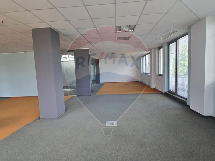 Birou, de 1,300 mp, în Glina