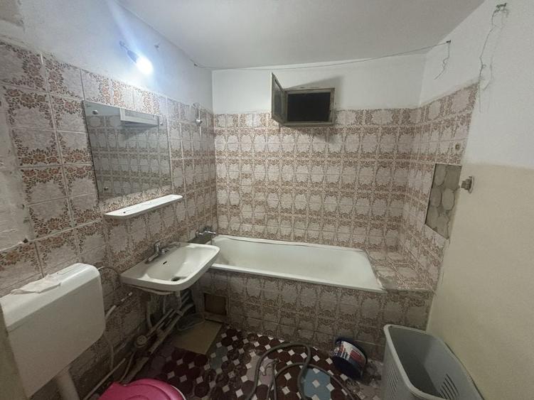 Apartament cu 4 camere decomandat în Rahova