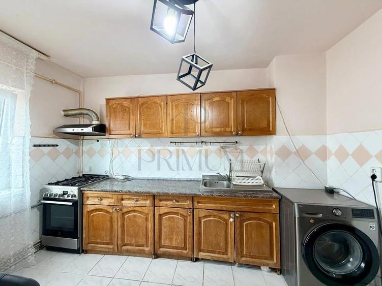 Apartament cu 3 camere decomandat, mobilat în Lipovei