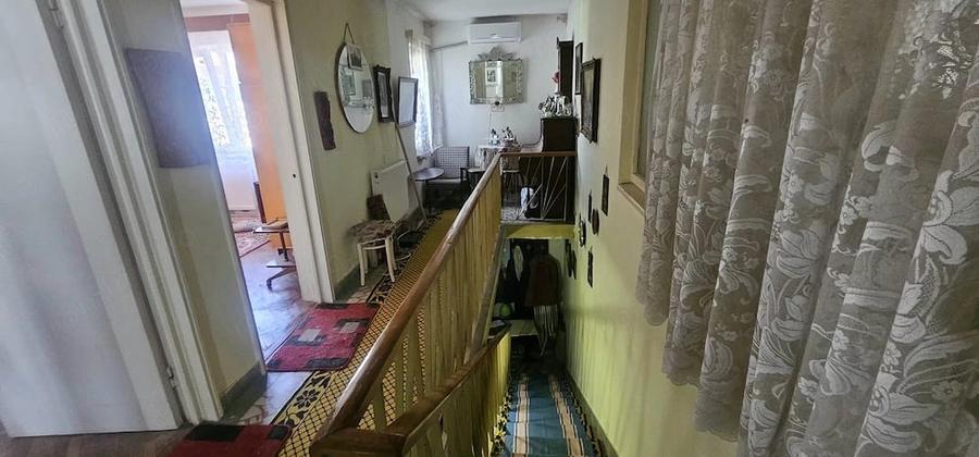 Casă cu Teren 365 Mp în Central