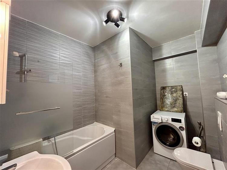 Apartament cu 3 camere decomandat, mobilat în Centrul Civic