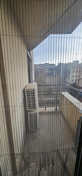 Apartament cu 4 camere decomandat în Barbu Văcărescu