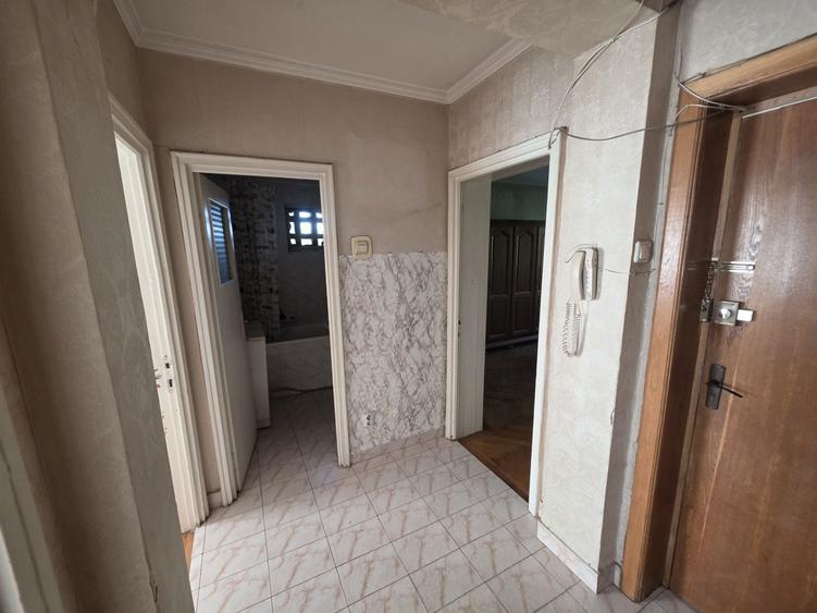 Apartament cu 2 camere decomandat în Calea București