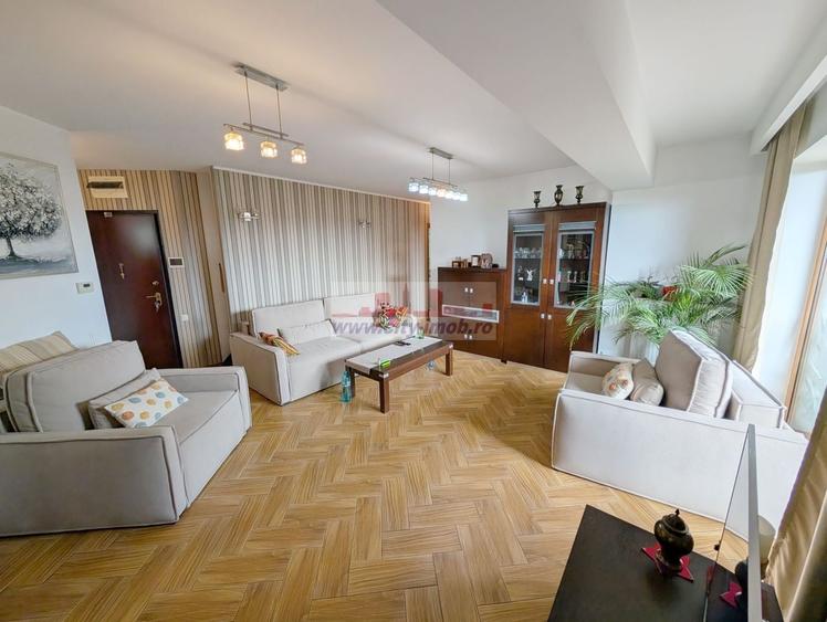 Apartament cu 3 camere decomandat în Străulești