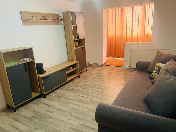 Apartament cu 2 camere semidecomandat în Micro 6
