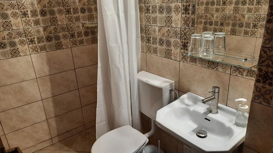 Casă individuală cu 17 camere cu Canalizare în Sânpetru