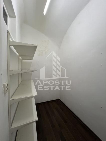 Birou, de 30 mp, în P-ța Unirii