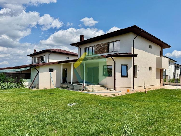 Casă individuală cu 5 camere cu Canalizare în Odăile