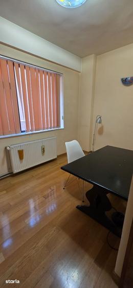 Apartament cu 4 camere în Democrației