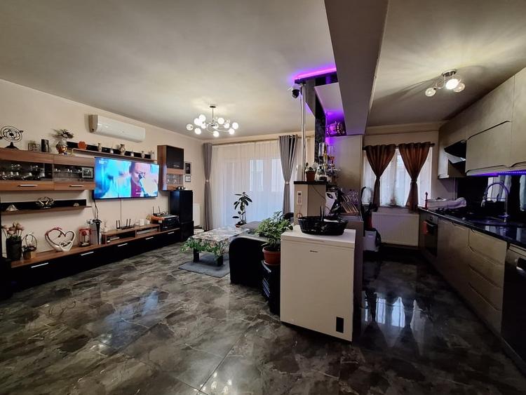 Apartament cu 3 camere semidecomandat, mobilat în Florești — fotografia 3