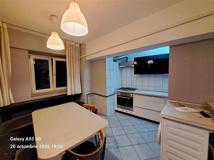 Apartament cu 3 camere decomandat în Basarabia