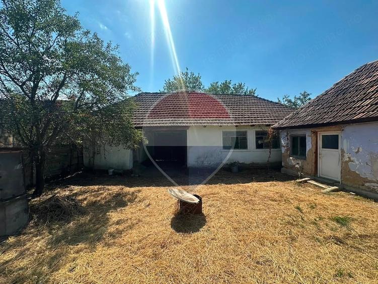 Casă cu 3 camere cu Teren 1151 Mp în Săldăbagiu Mic