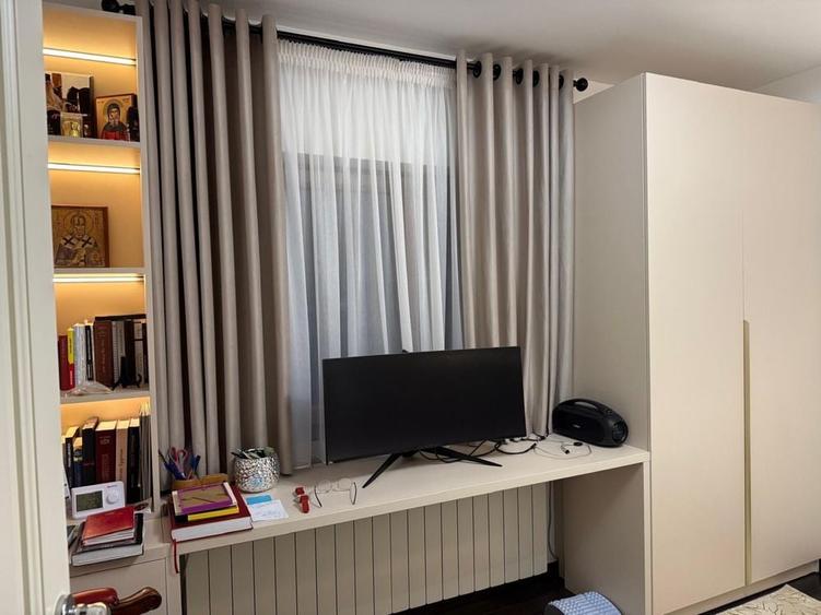 Apartament cu 3 camere decomandat în Exterior Vest