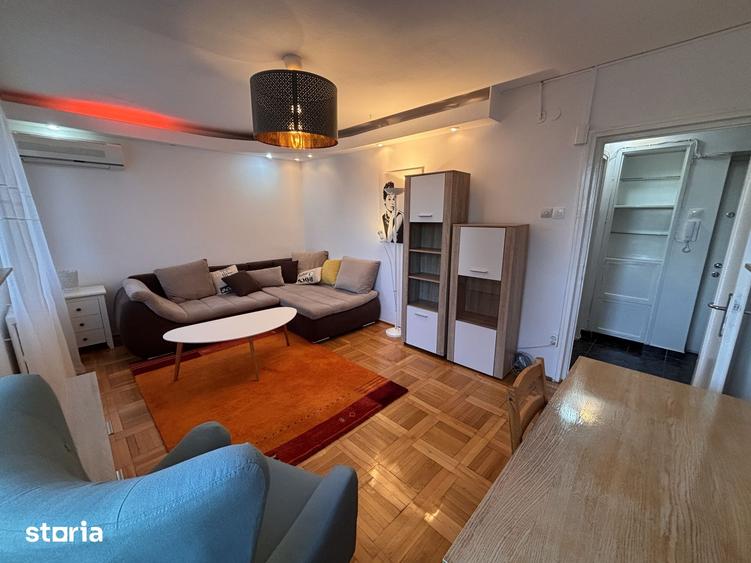 Apartament cu 2 camere decomandat, mobilat în Tei