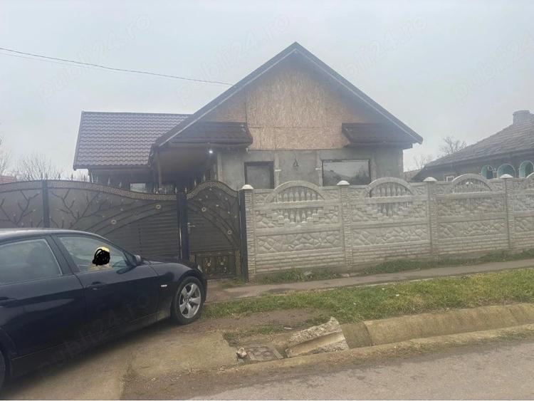 Casă cu 3 camere cu Teren 1300 Mp în Central