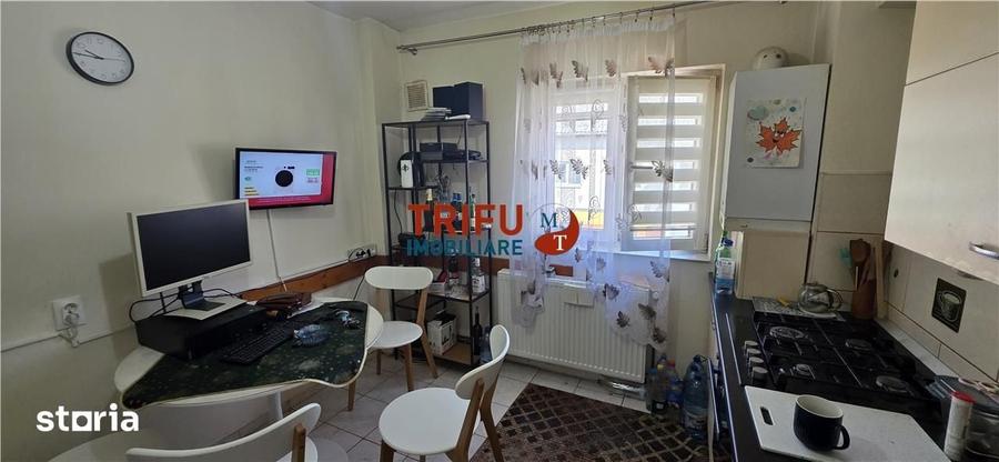 Apartament cu 3 camere decomandat în Cetate